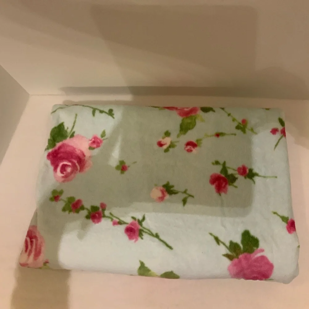 Beautiful Floral Shabby Chic Bath Sheet